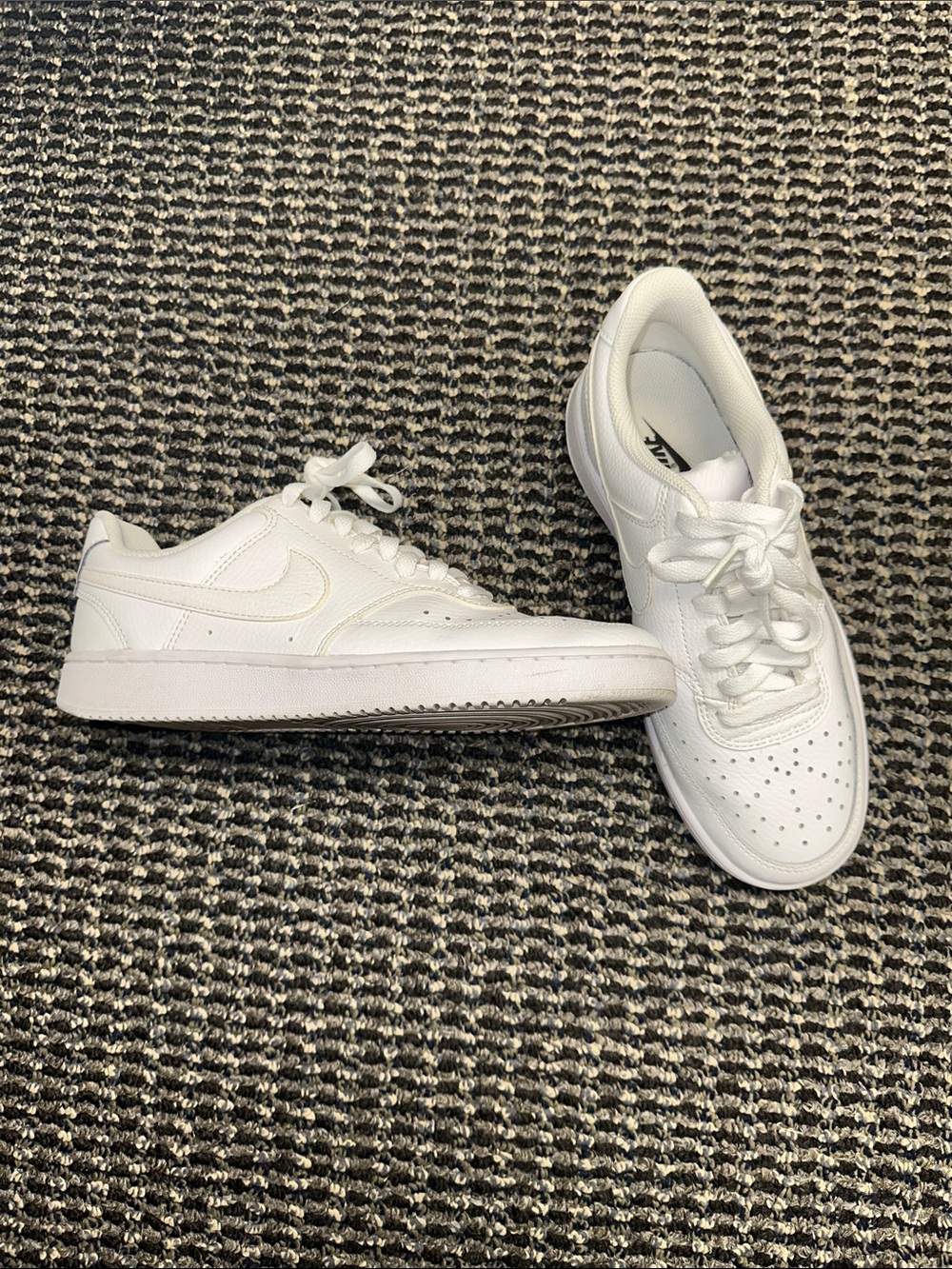 Nike Buroughs Women’s Size 8/ Childs 6 White Low-Top Leather Sneakers EUC